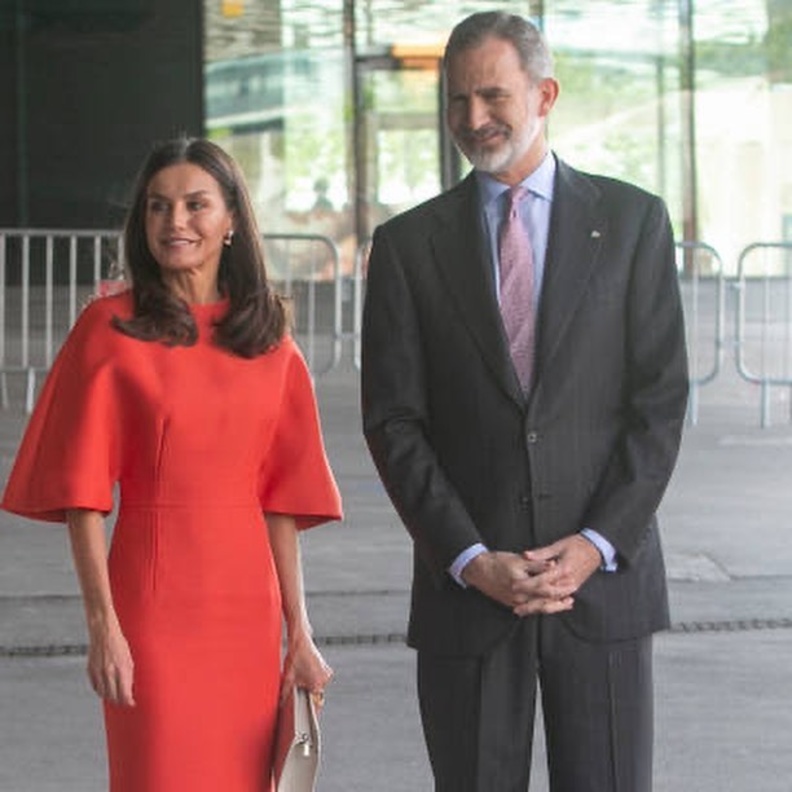 الملك فيليب والملكة ليتيزيا يسلمان جوائز البحث الوطنية لعام 2021