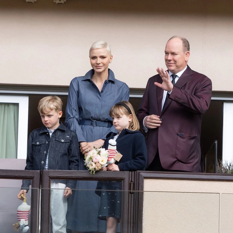  الأمير ألبرت تعهد بدفع مبلغ 10 مليون إسترليني سنويا لزوجته لتقبل بالعودة إلى موناكو