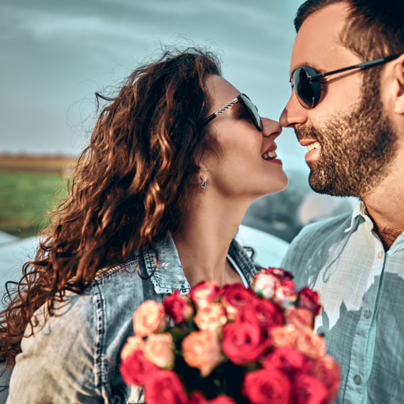 shutterstock_بعض الحيل تساعد العروس على جعل خطيبها يشتاق لها