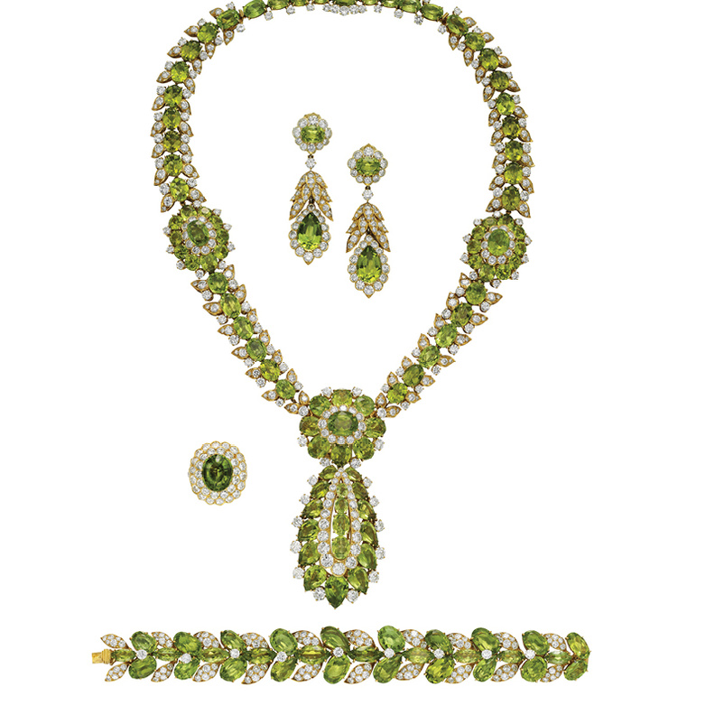  دار فان كليف أند آربلز ترفع الستارة عن مجموعة خلابة من الإبداعات المرصعة بالأحجار الكريمة الخضراء في الشرق الأوسط