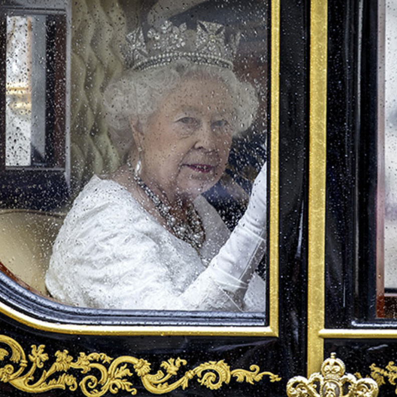 ملكة بريطانيا تستعد للقيام بظهور علني الأسبوع المقبل