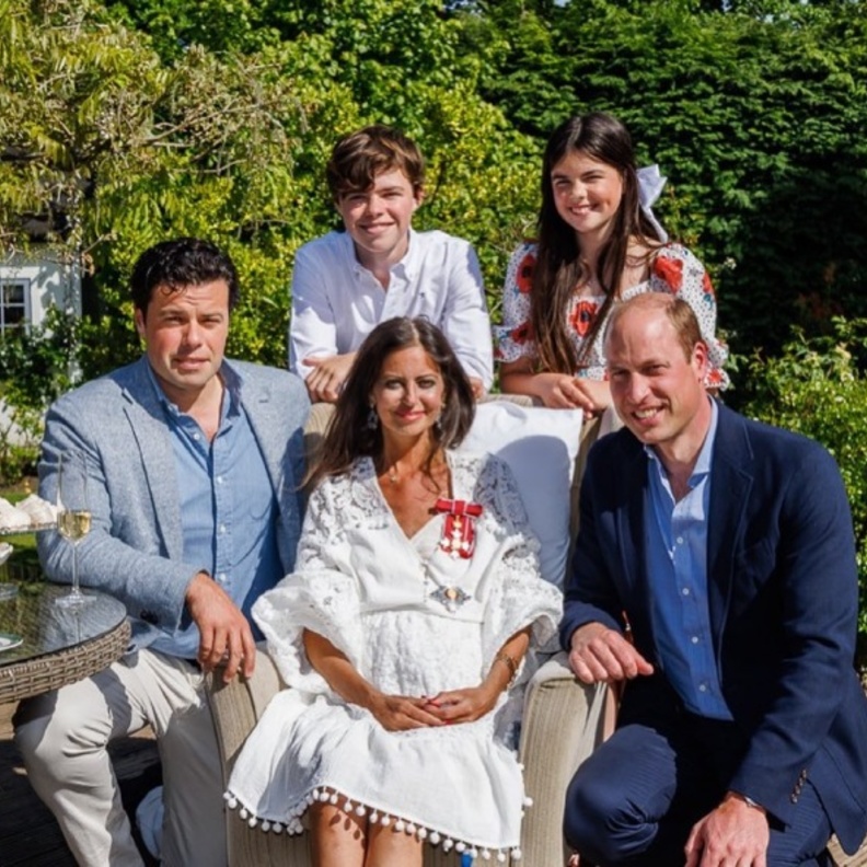 لهذا السبب اختير الأمير وليام ليقدم وسام الفروسية لديبورا جيمس