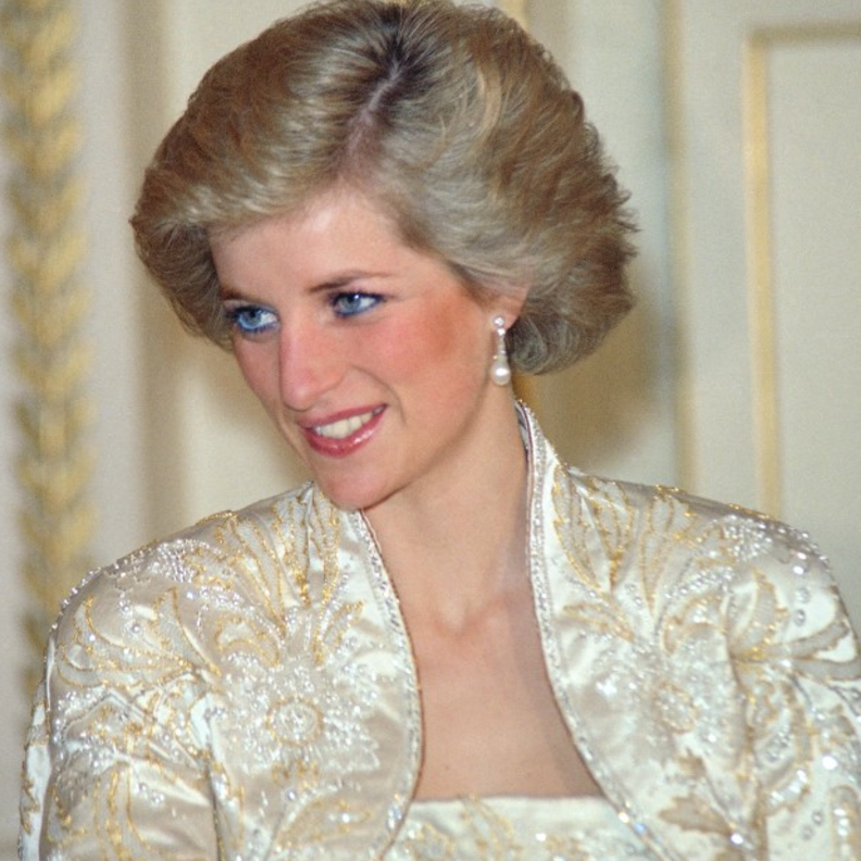 قصص وشائعات وراء المجوهرات الملكية المرصعة بالأحجار الكريمة