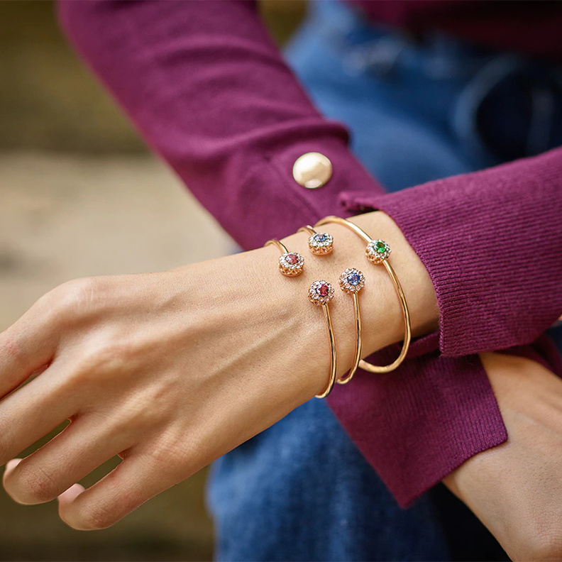 أجمل الأساور المرصعة بالأحجار الكريمة الزرقاء