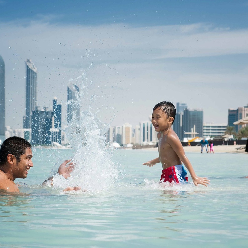 لعشاق الصيف.. إليكم قائمة بأجمل 5 شواطئ في أبوظبي