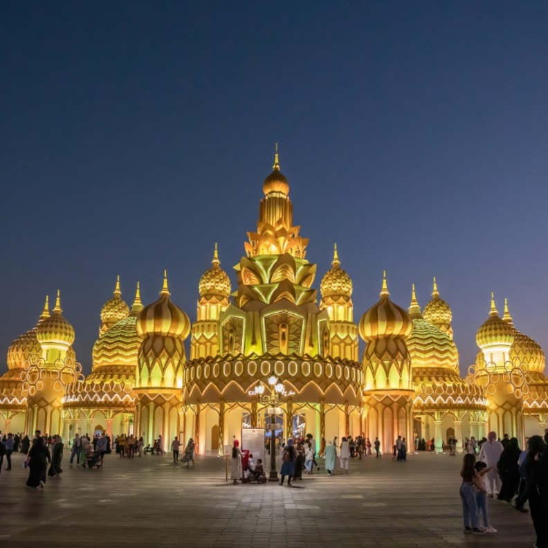 أجواء ساحرة في القرية العالمية