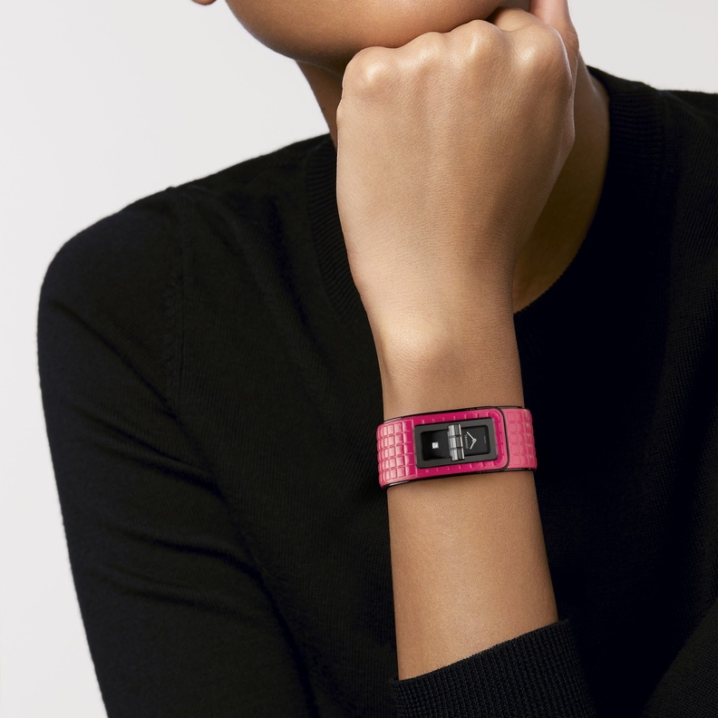 أروع الساعات النسائية الفخمة ذات الأساور العريضة