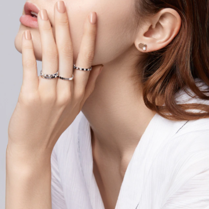 أقراط أذنين وخواتم من مجموعة Bee My Love