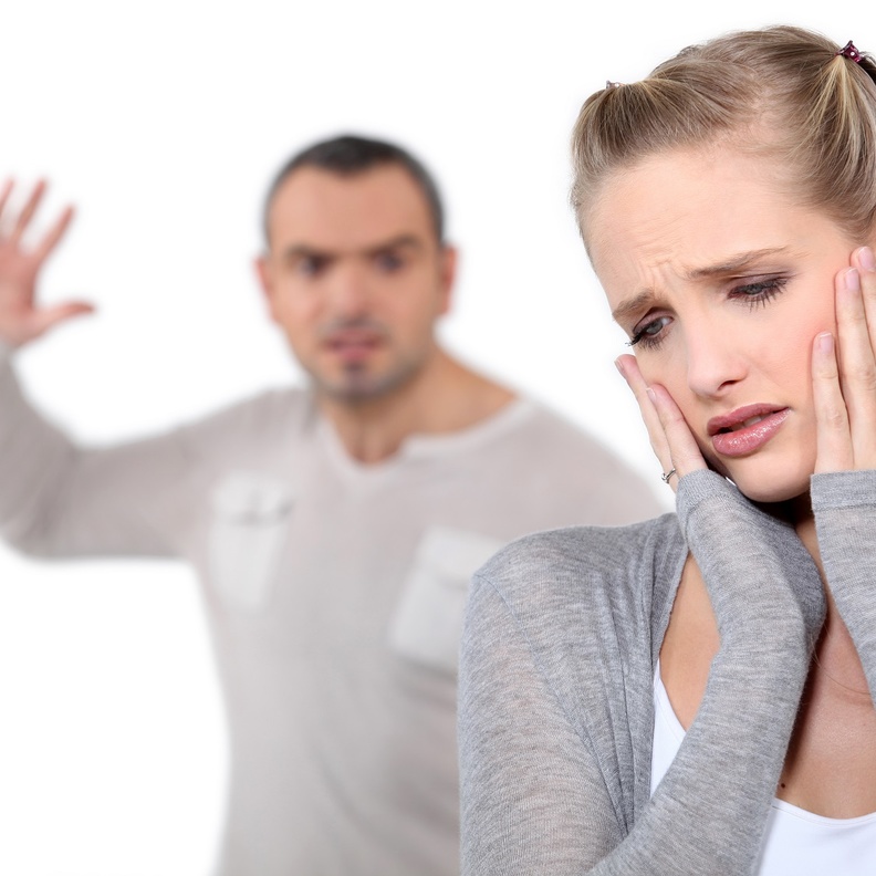 أنثى الرجل النرجسي .. ما هي صفاتها وكيف تكون معاناتها