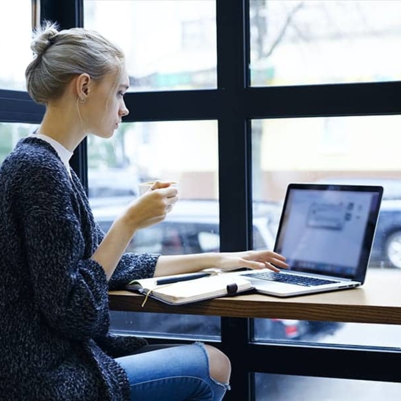 أهم المواقع الإلكترونية التي توفر عملا للمرأة عن بعد