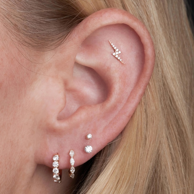 اختاري أقراط تكديس ناعمة مع لمسات من الماس