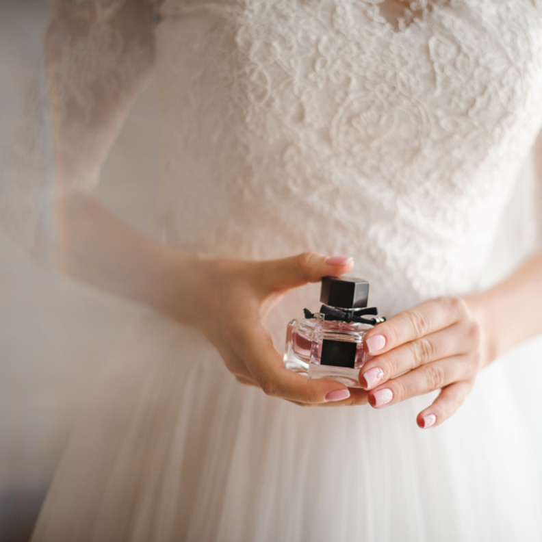 اختاري العطر الذي يجعلك تشعرين بالتألق ويبرز هويتك