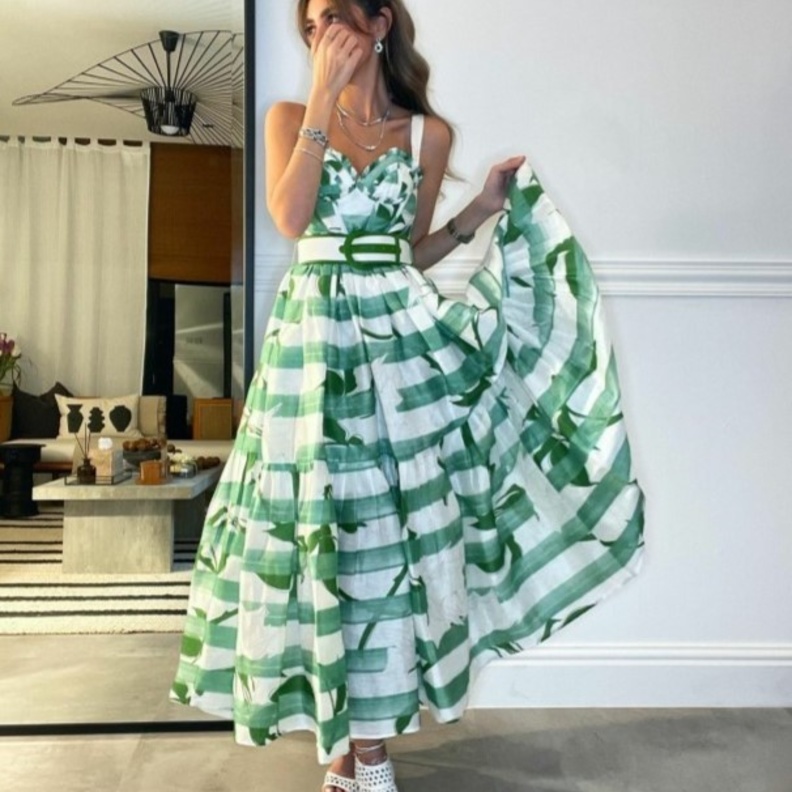 اطلالات الإجازة الصيفية بلمسات عصرية متنوعة من وحي الفاشينيستا السعودية "عالية خليل"