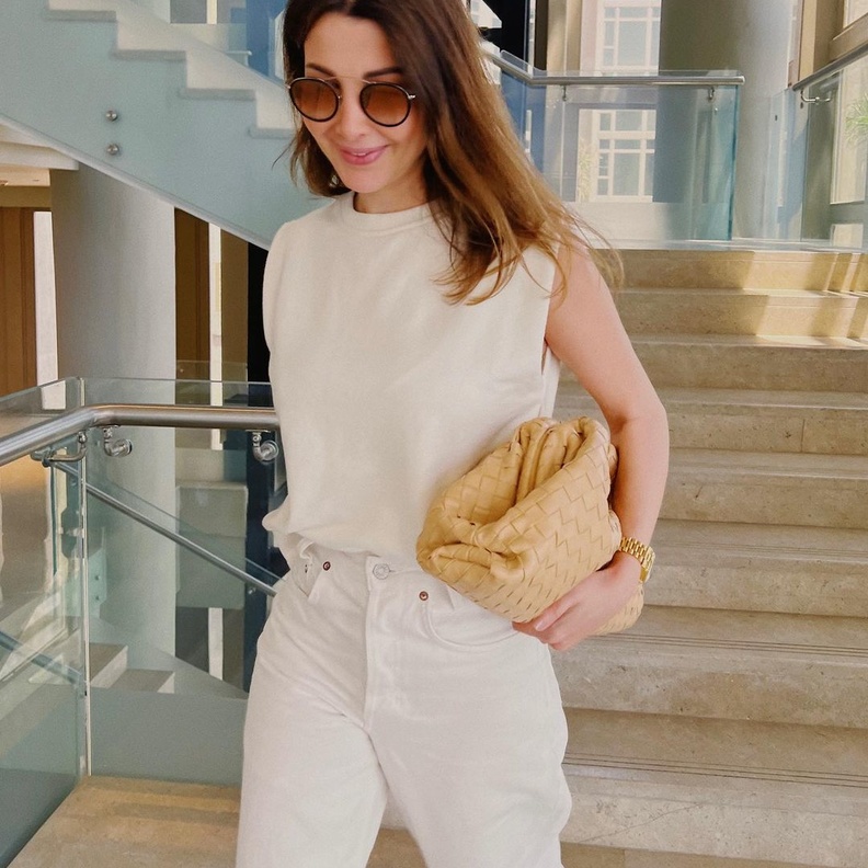 أحدث أكسسوارات للصيف باللون الأصفر مستوحاة من إطلالات النجمات