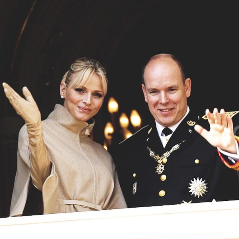 الأمير يصف فترة غياب زوجته بالقاسية