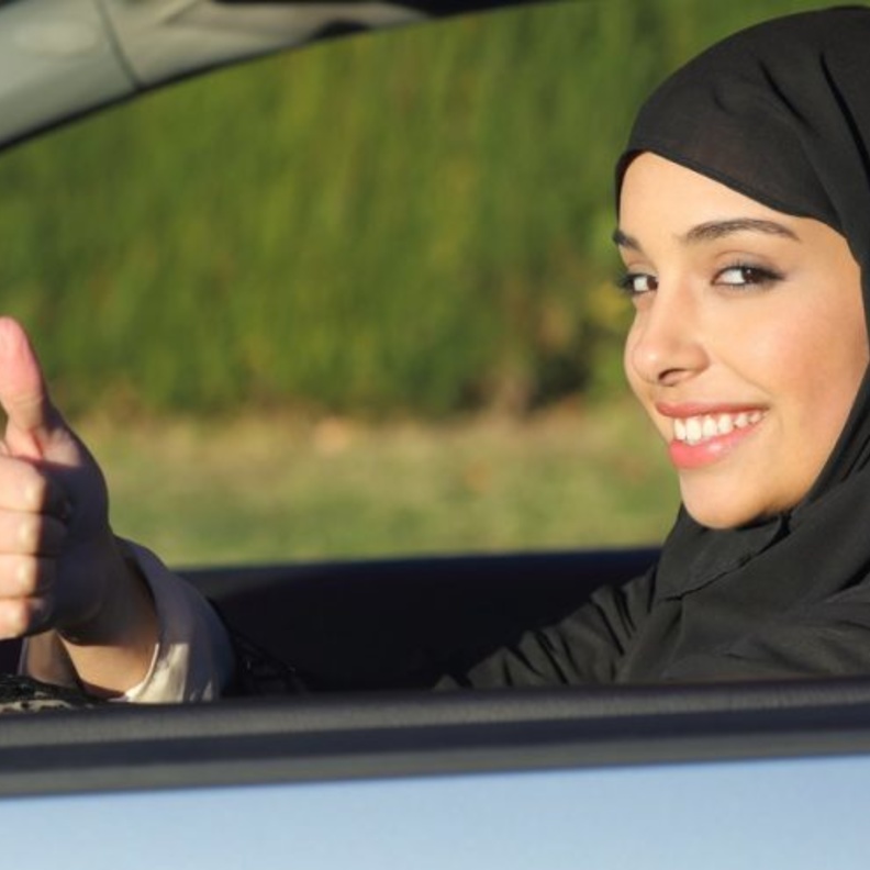 الذكرى الرابعة لقيادة المرأة للسيارة.. إضاءات متنوعة على المرأة والأسرة والاقتصاد الوطني  