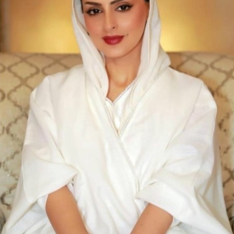 أجمل إطلالات خبيرة المظهر السعودية "وفاء الدخيل"