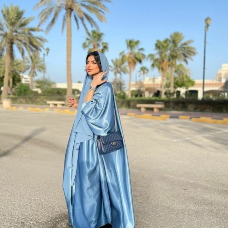 عبايات عصرية ملونة من وحي شهد الزهراني