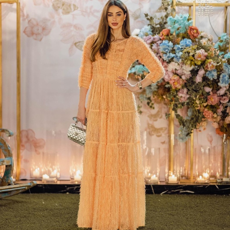 إطلالات محتشمة للصبايا من وحي أنابيلا هلال