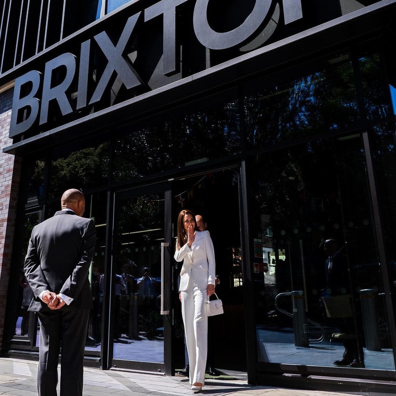 تألقت كيت ميدلتون بإطلالة مونوكروم أنيقة