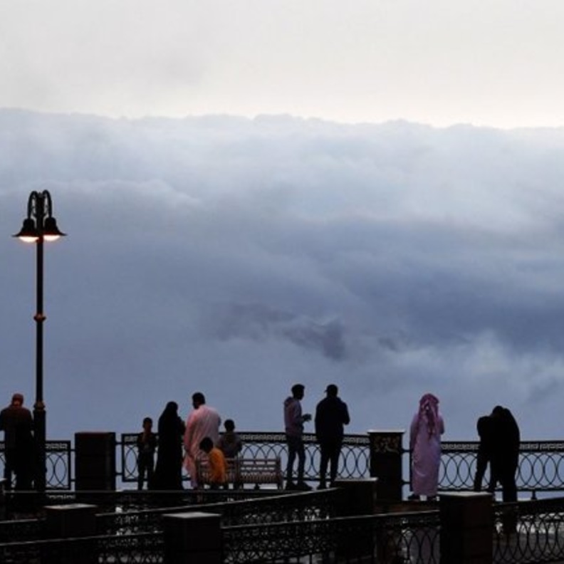 تمتع بجولة فوق السحاب في ممشى الضباب - المصدر وكالة الأنباء السعودية