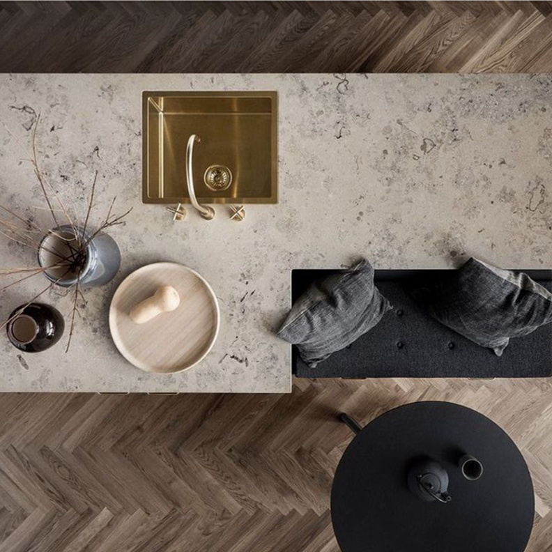 جزيرة مطبخ بالشكل المستطيل البسيط