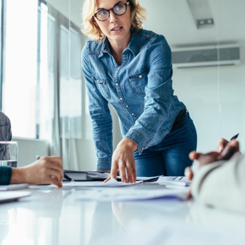 خطوات مهمة تساعد المرأة على اتخاذ القرارات الصحيحة