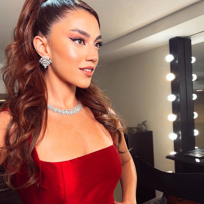 ستيفاني عطالله بقطع مجوهرات مرصّعة بالماس من توقيع العلامة التجارية Azar Gems