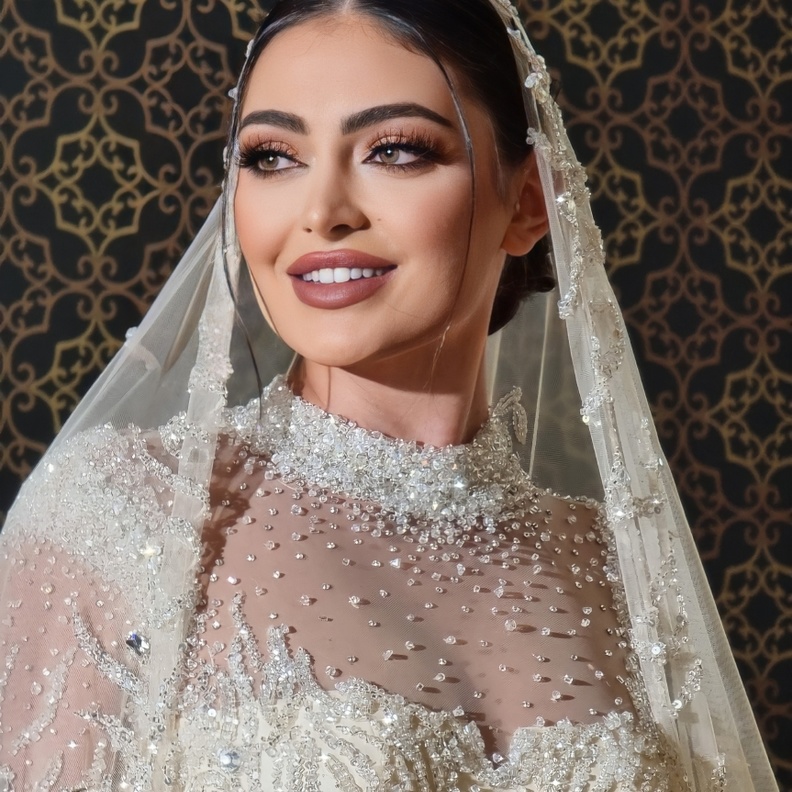 شقيقة المصمم جان شارل زكريا عروس الموسم