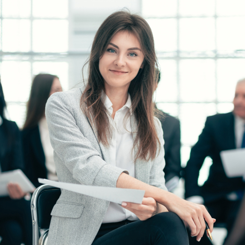 هل  يؤثر عمر المرأة على إنتاجية العمل مع فريق ناجح