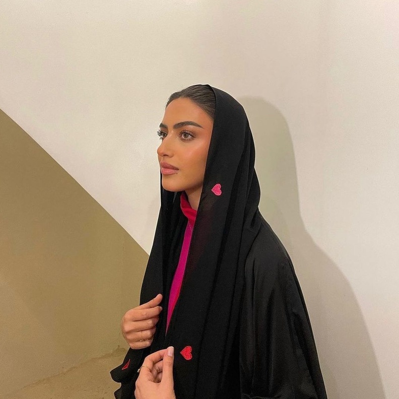 عبايات مطرزة بالقلوب صيحة صيف 2022