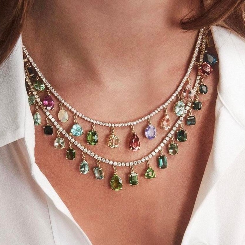 عقد من جاكي آيش  Jacquie Aiche