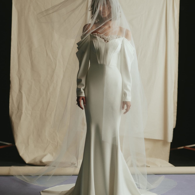 فساتين زفاف باللون العاجي@amsale