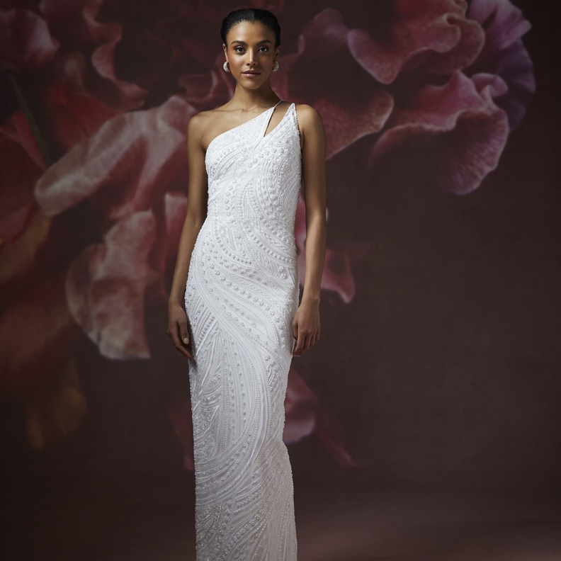 فساتين زفاف بقصة بسيطة@theia