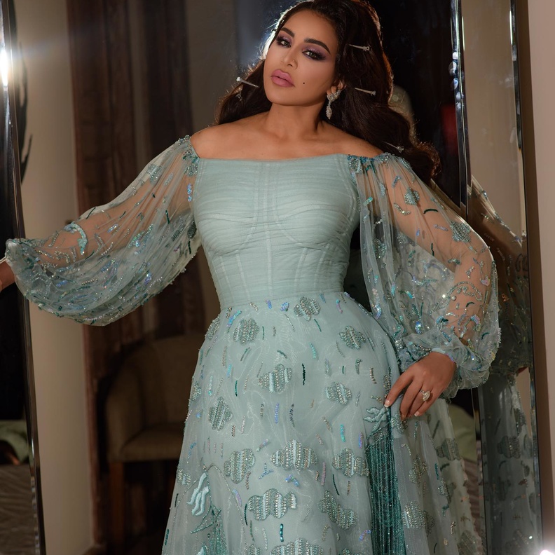 فساتين سهرة باللون الازرق الفاتح انستقرام@ahlamalshamsi