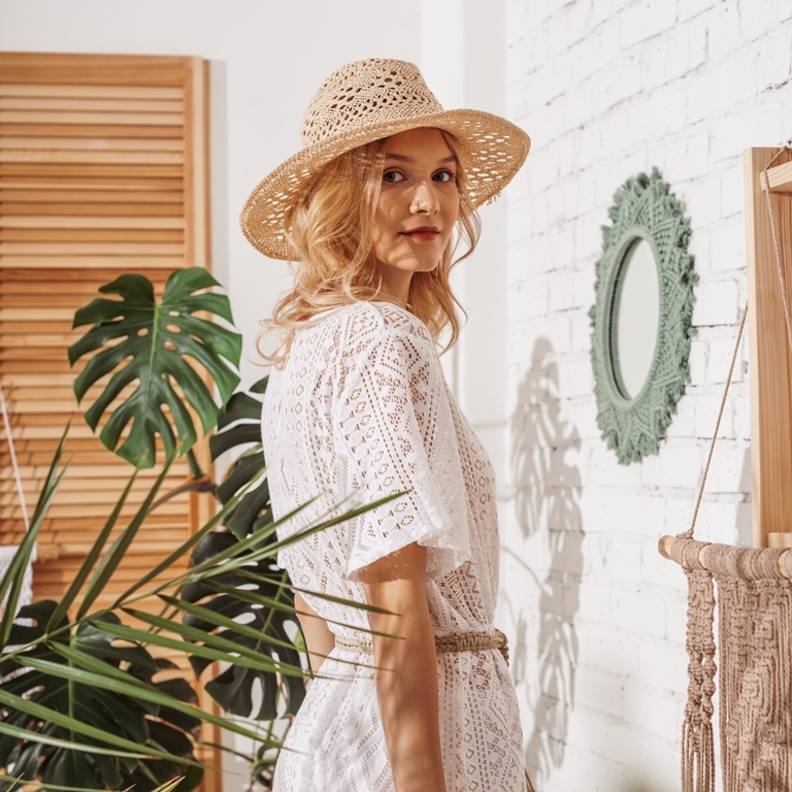 فستان تتألقين به في النهار والمساء من أبرز قطع أساسية للرحلات الصيفية