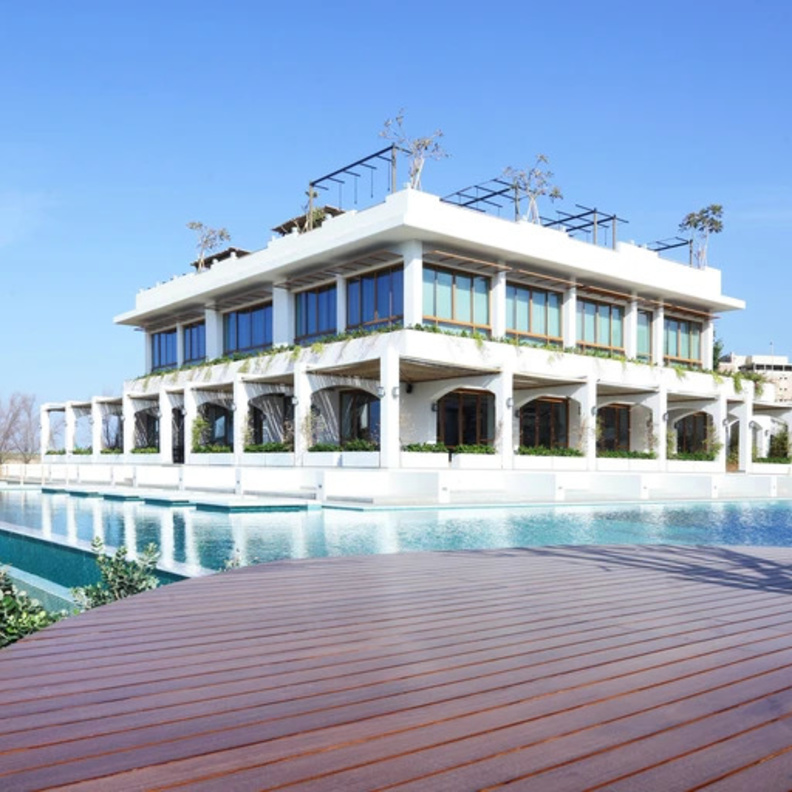 فندق ومنتجع لا سيستا بيتش La Siesta Hotel and Beach Resort، خلدة