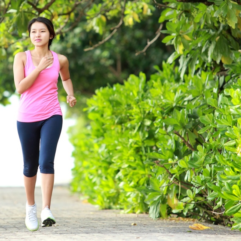 فوائد المشي في الوقاية من هشاشة العظام والتهاب المفاصل