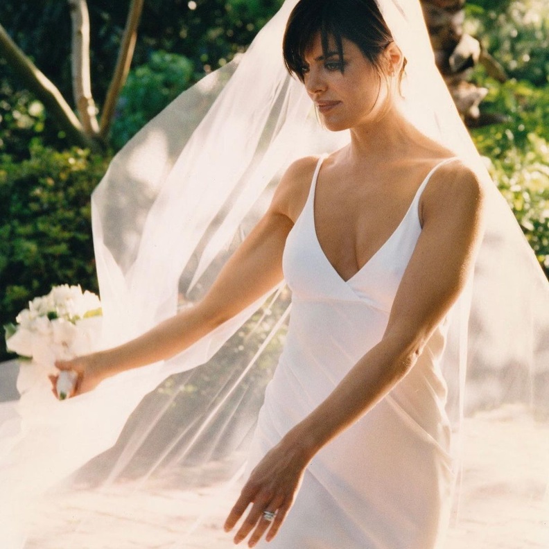 أكثر 15 مصمم لفساتين الزفاف شهرة لعام 2022