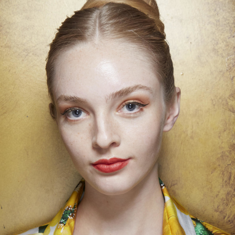 أبرز صيحات المكياج الملون لصيف 2022 طبّقيه وفقاً للون عينيك