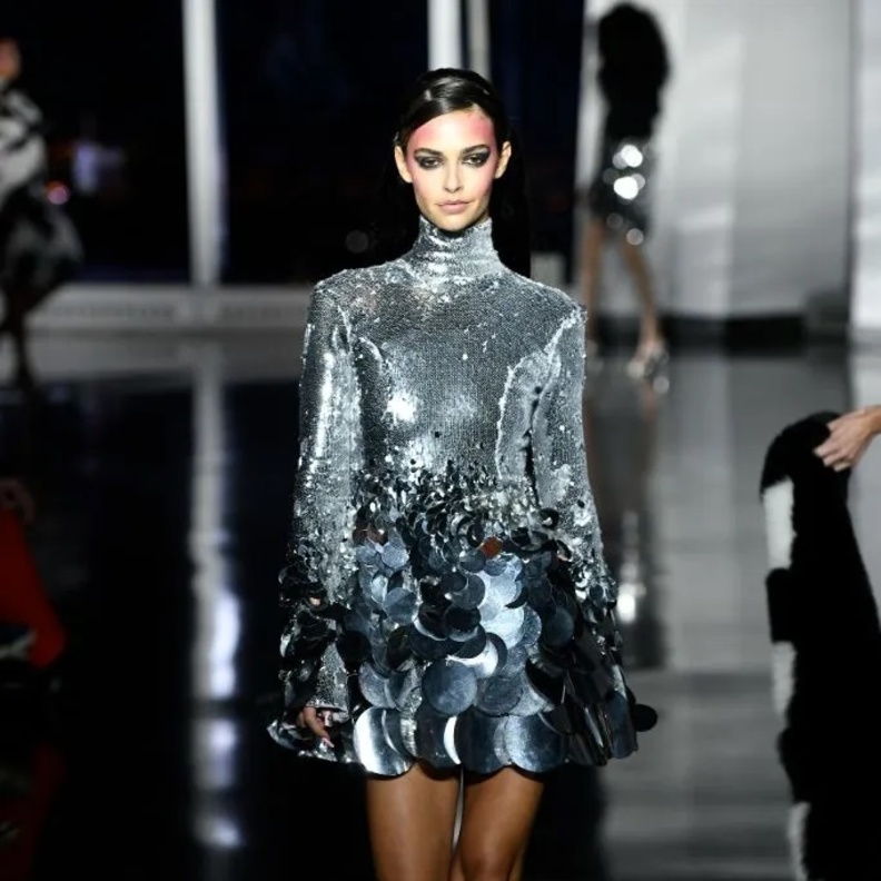 موديلات فساتين خطوبة بألوان معدنية@christiancowan