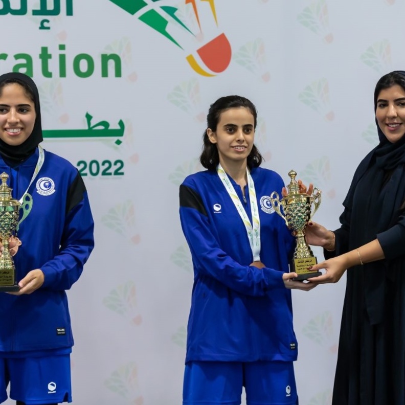"مي الرشيد" تتوج الفائزات في بطولة المملكة للسيدات للريشة الطائرة
