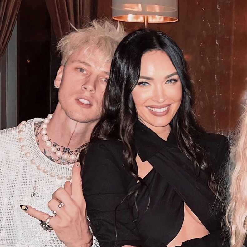 ميغان فوكس في المراحل الأخيرة من التخطيط لزفافها المستوحى من ثقافة الروك