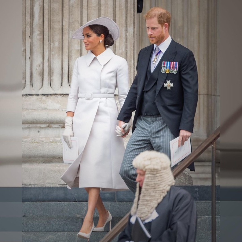 ميغان وهاري حذرا من الاستبعاد تماما من العائلة المالكة