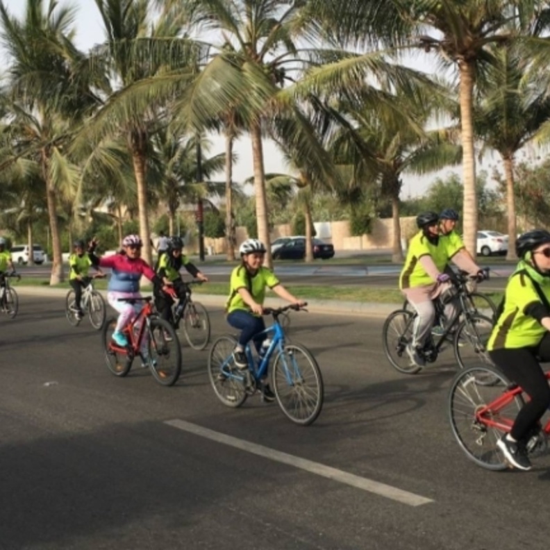 واجهة جدة البحرية تحتضن فعالية سباق الدراجات الهوائية - من صحيفة المدينة