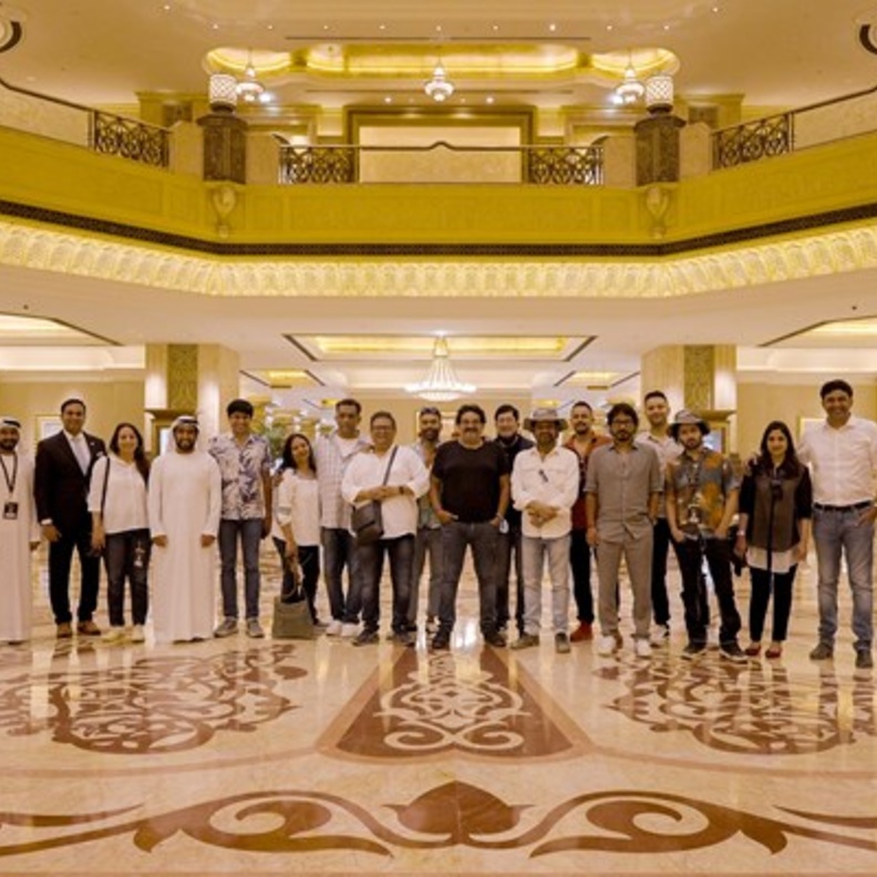وفد من صنّاع الأفلام بالهند يزور مواقع الإنتاج في أبوظبي