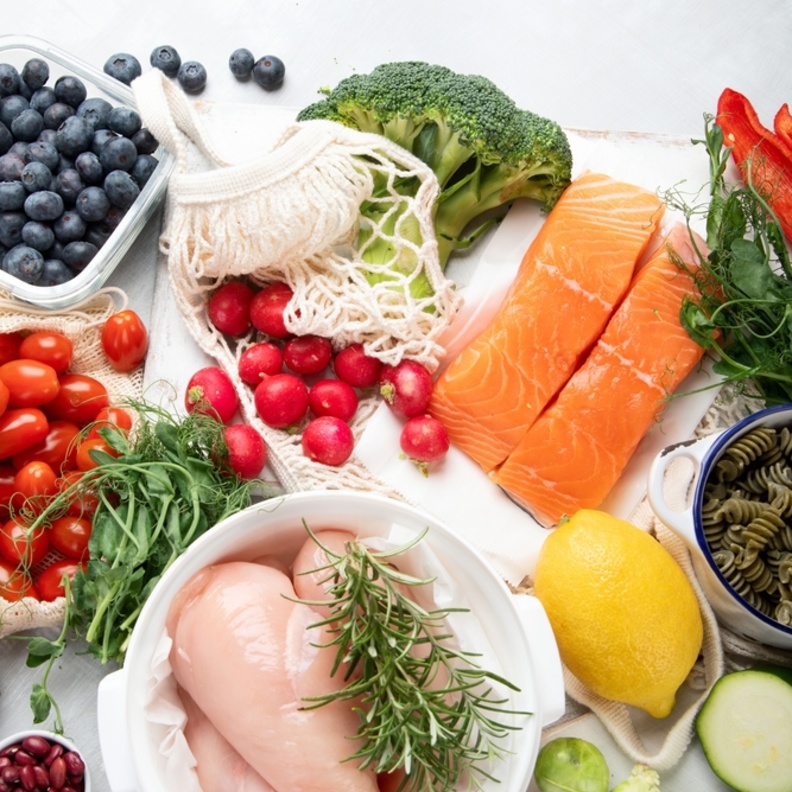 يلعب النظام الغذائي دوراً كبيراً في تقليل الالتهاب في الجسم