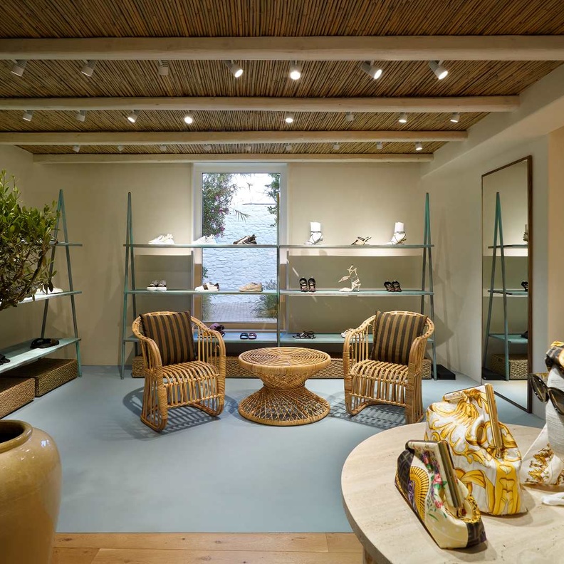  FENDI تعلن عن افتتاح بوتيكها الجديد في ميكونوس، اليونان