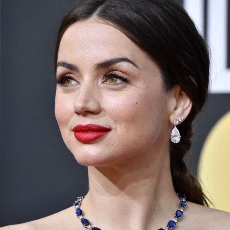 إطلالات مكياج بغاية الأناقة اعتمديها من وحي آنا دي أرماس بطلة فيلم "Blonde"  