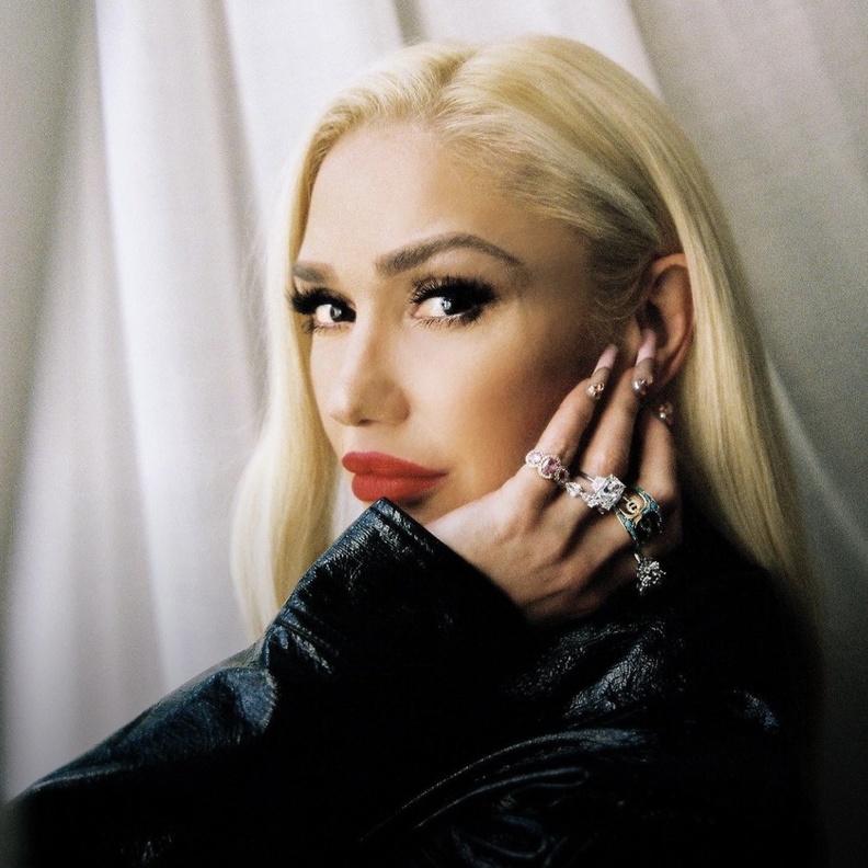 أجدد ألوان المناكير لصيف 2022 مع الأظافر الجيل بأسلوب جوين ستيفاني Gwen Stefani